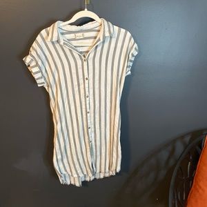 Altar’d State casual button up dress. Size M. Relaxed fit in great condition💚